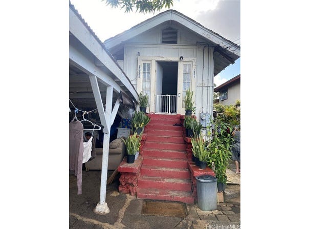 1335 Gulick Avenue, Honolulu, HI 96819