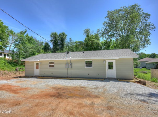 1601 Ridgewood, Neosho, MO 64850