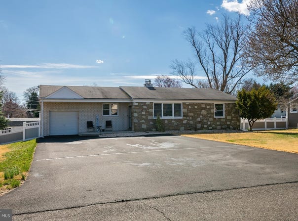 27 N WESTVIEW AVENUE, FEASTERVILLE TREVOSE, PA 19053