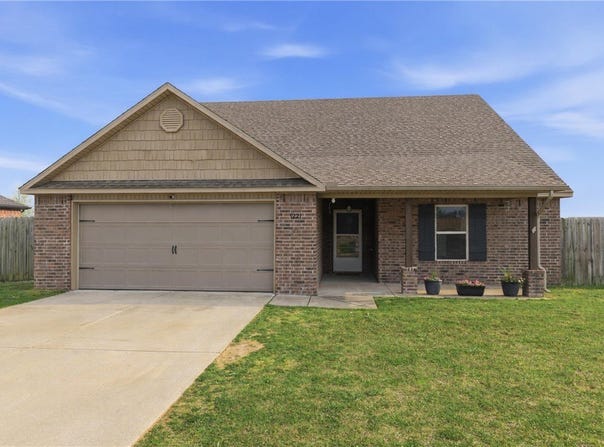 1221 General McCrae Drive, Prairie Grove, AR 72753