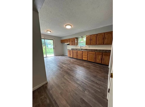 1941 W Booe Rd, Austin, IN 47102