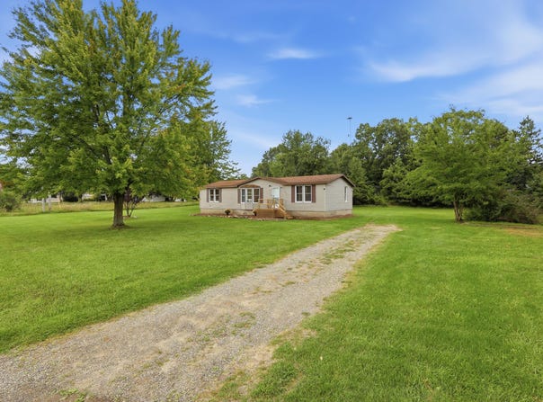 9949 10 Mile Road NE, Rockford, MI 49341