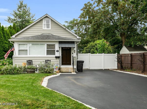 26 Willow Court, Oceanport, NJ 07757