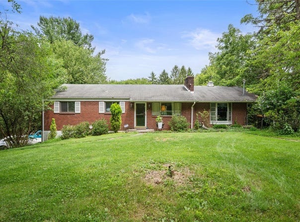 2158 Reis Run Rd, Franklin Park, PA 15237