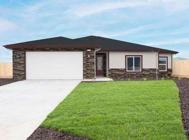 1026 Walnut St N, Woodlake, CA 93286