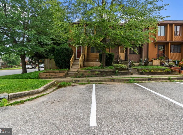 15 GLOUCESTER COURT, REISTERSTOWN, MD 21136