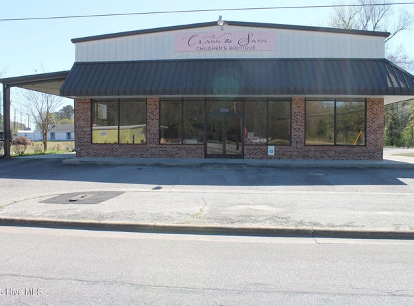 1041 S Madison Street, Whiteville, NC 28472