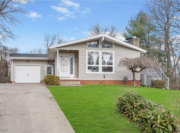 70 Iroquois Trail, Malvern, OH 44644