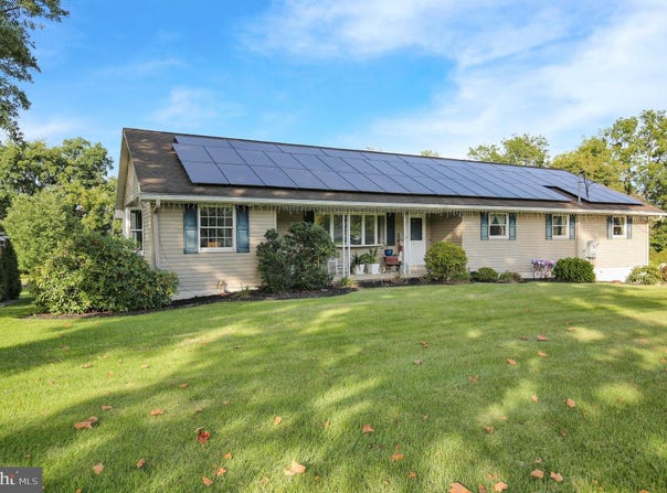 1046 CROSS KEYS Road, LEESPORT, PA 19533