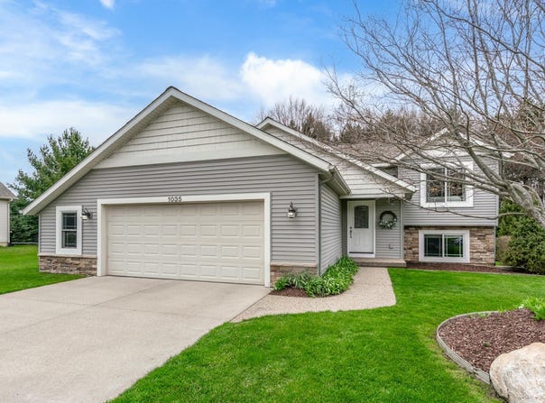 1035 S Stoneridge Drive, Plainwell, MI 49080
