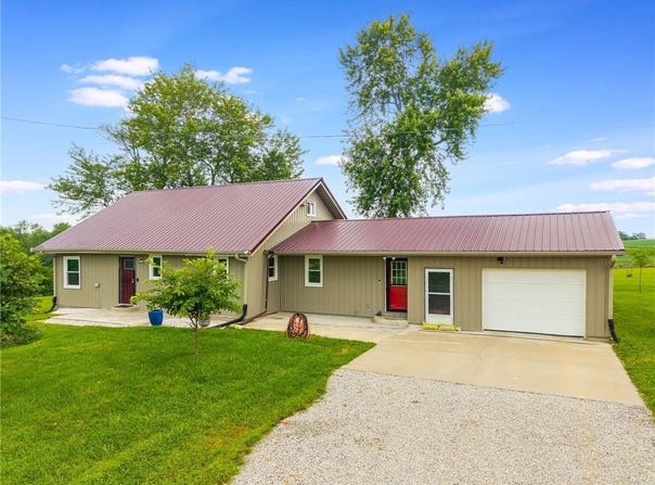 1611 NW Millcreek Drive, Hamilton, MO 64644