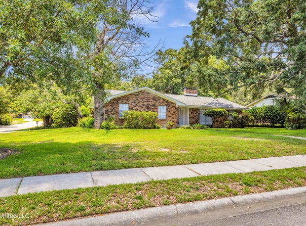 729 Canterbury Drive, Biloxi, MS 39532