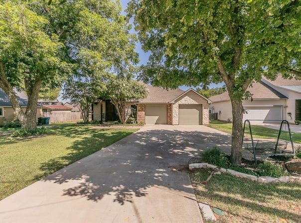 1306 Worthington Street, Grapevine, TX 76051