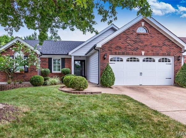 1201 Oak Borough Drive, Ballwin, MO 63021