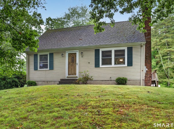 17 Hunters Path, Clinton, CT 06413