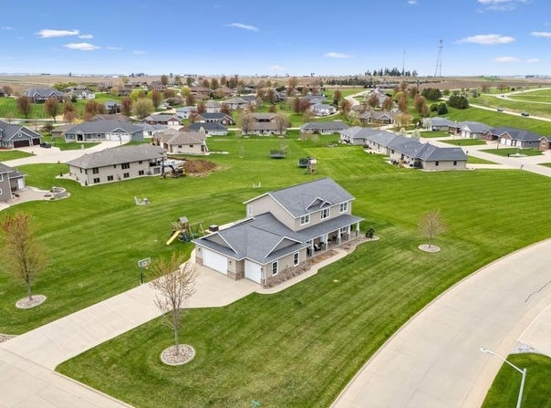 201 Frentress Dr., Farley, IA 52046
