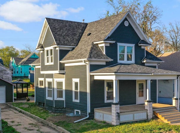 1009 5th St, Fairbury, NE 68352