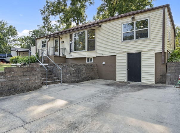 707 S 3rd Street, Branson, MO 65616