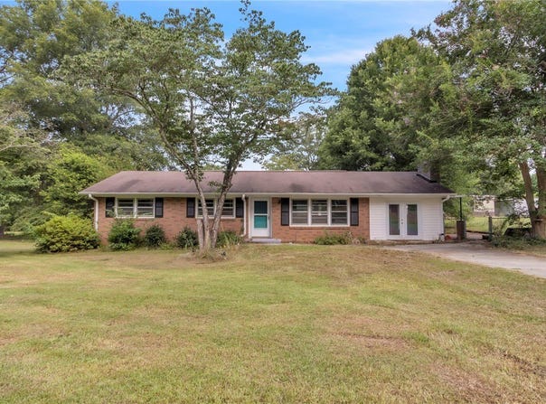 304 Project Road, Iva, SC 29655