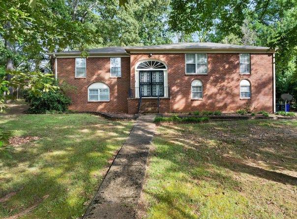 2350 Roberts Ln, Florence, AL 35630