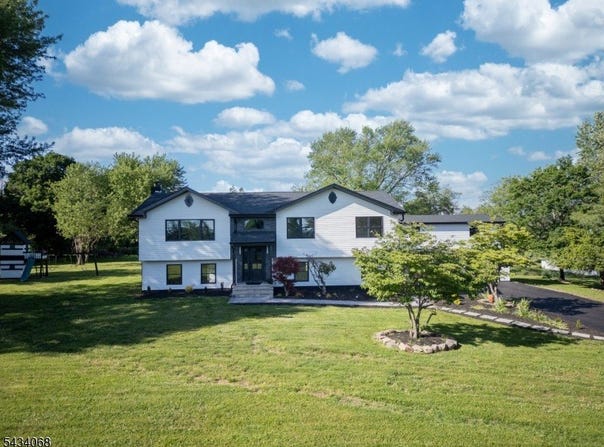 121 Fairview Dr, Branchburg Twp., NJ 08853-4047