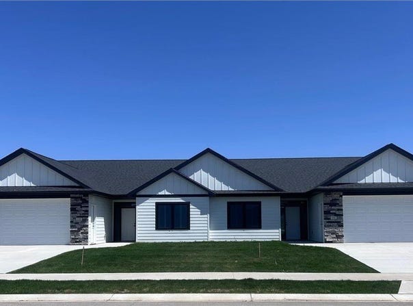 158 Sandstone Drive NW, Eyota, MN 55934