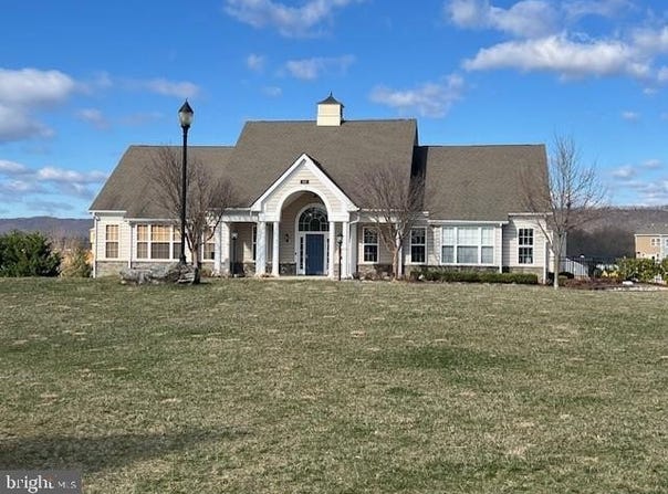 208 HILLSDALE PLACE, MARTINSBURG, WV 25403