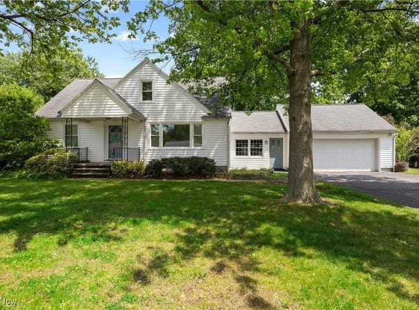 167 S Leavitt Road, Amherst, OH 44001