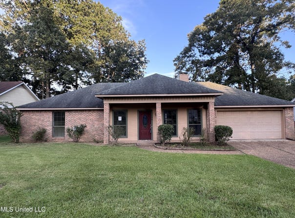 124 Lake Dockery Drive, Byram, MS 39272