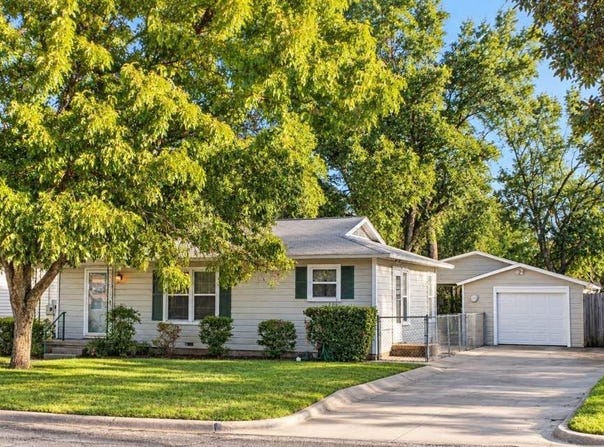 611 Rose Avenue, Cleburne, TX 76033