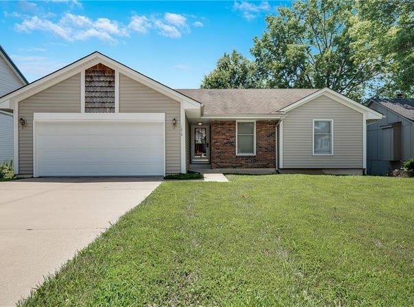 1216 SW Huntington Drive, Blue Springs, MO 64015