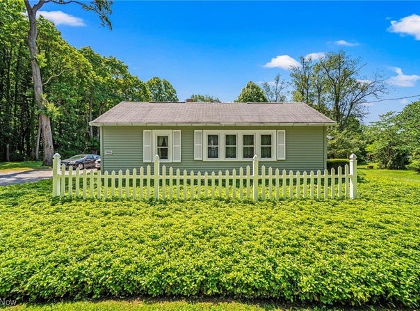 3988 Lake Road, Conneaut, OH 44030