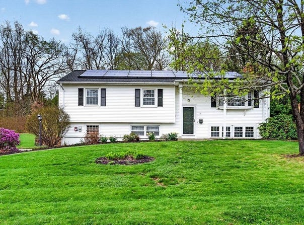 10 Meadowbrook Rd, Auburn, MA 01501