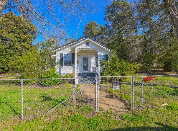 109 S Butler Avenue, Calhoun Falls, SC 29628