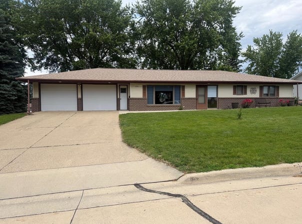 308 Centennial Drive, Cherokee, IA 51012