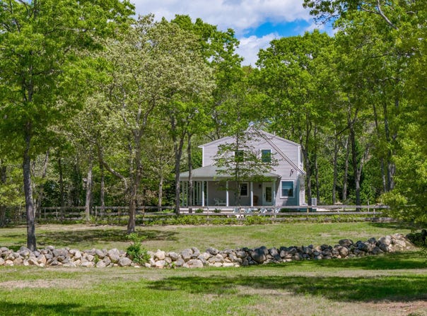 21 Cloverfield Way, Hatchville, MA 02536