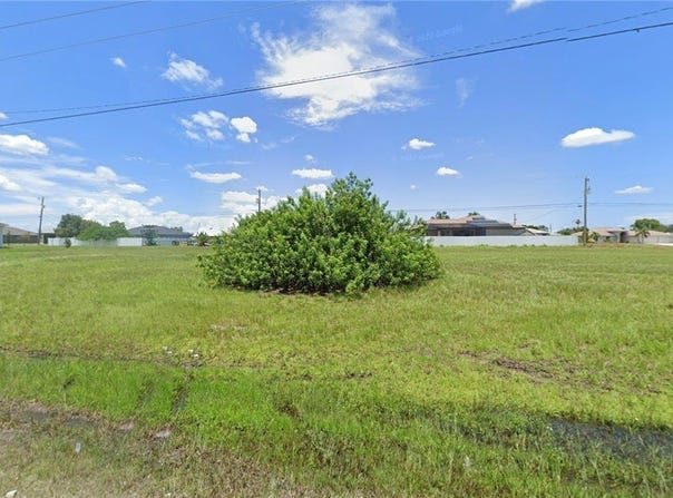 227 Diplomat Parkway E, Cape Coral, FL 33909