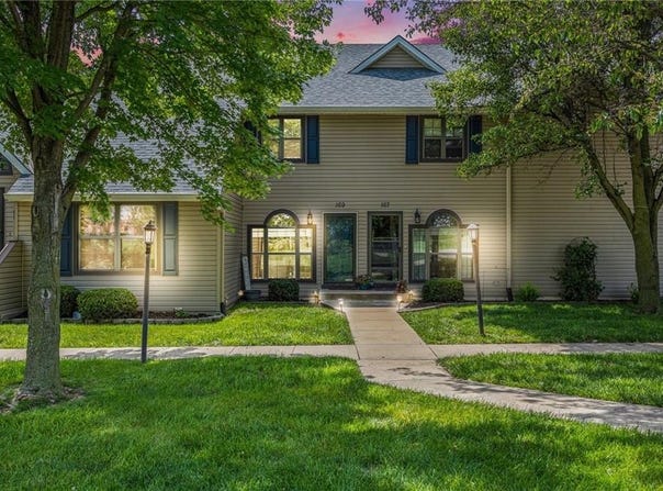 169 Stonebridge Lane, Smithville, MO 64089