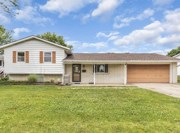 86 Lancaster Drive, Heath, OH 43056