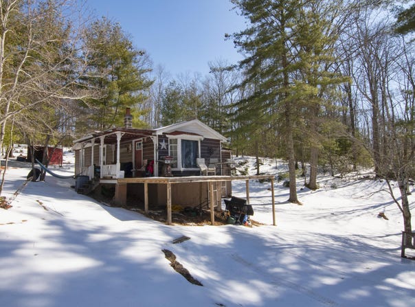 6275 Knobs Road, Union, WV 24983