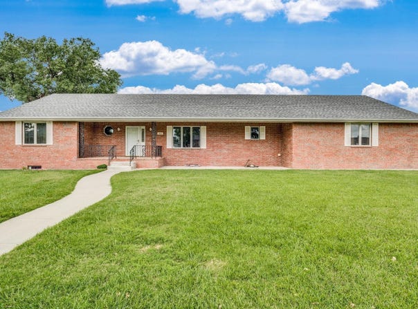 42 Detroit Dr, South Hutchinson, KS 67505