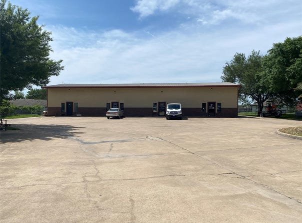 623 W Front St, Hutto, TX 78634