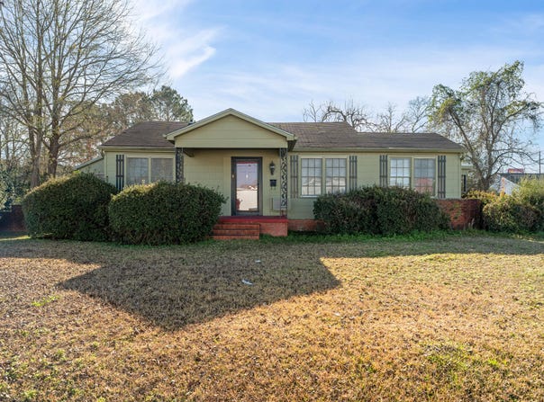 902 Court St, Waynesboro, MS 39367