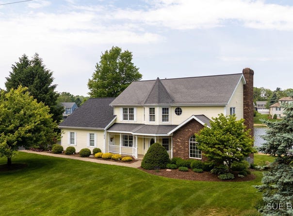 933 Meadow Ridge Drive, Holland, MI 49424