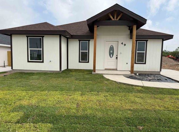 49 Gilberto, Del Rio, TX 78840