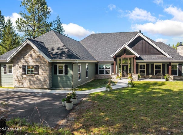 261 Hawkwind Trail, Cocolalla, ID 83813