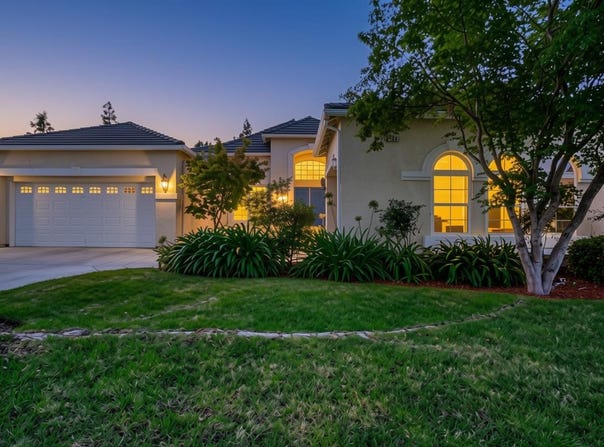 2935 E Omaha Avenue, Fresno, CA 93720