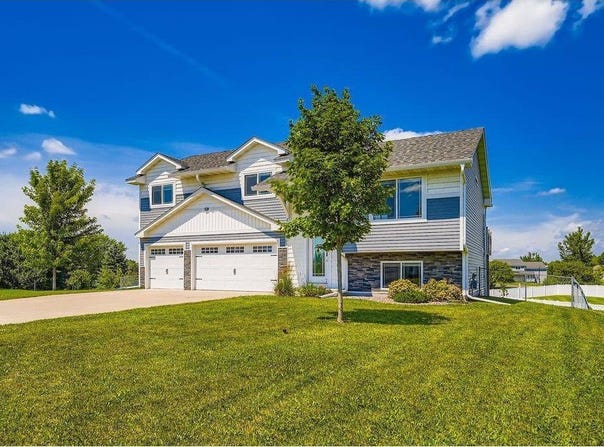 905 Burton Circle, Montrose, MN 55363