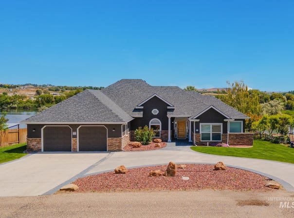 311 Riverview Drive, Marsing, ID 83639