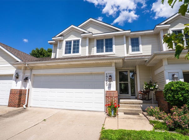 1745 Waters Edge Drive, Pleasant Hill, IA 50327